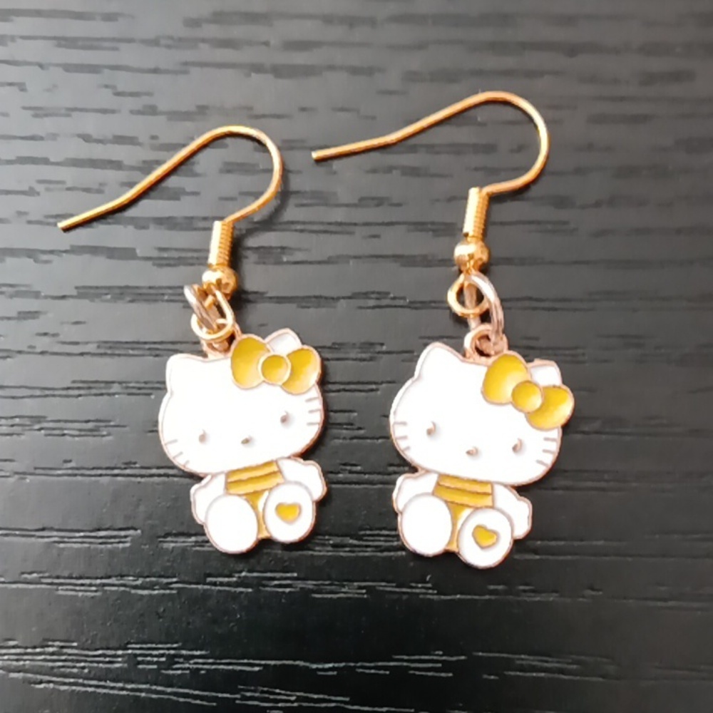 NEW Hello Kitty  Enamel Drop Earrings